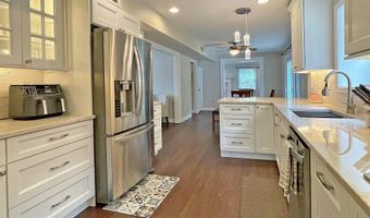 162 Ivy Hill Dr, Aberdeen, NJ 07747