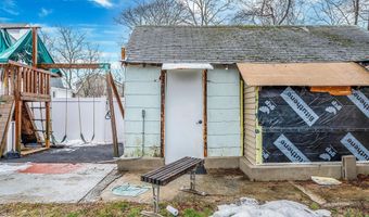 26 Smith St, Amityville, NY 11701