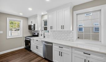 305 W 4TH Ave, Barrington, NJ 08007