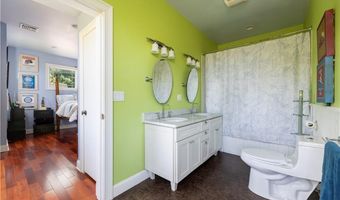 365 Boston Neck Rd, Narragansett, RI 02882