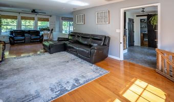 2 Quail Hollow Ct, Beacon Falls, CT 06403