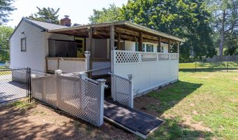 9 Whitewood Rd, Clinton, CT 06413