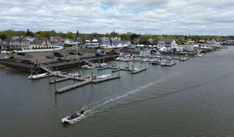 42 Central Ave, Clinton, CT 06413