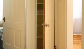 8 AUBURN Ct #A, Alexandria, VA 22305