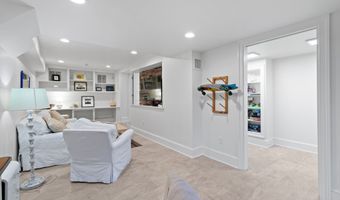 27 Prospect Hill Rd, Branford, CT 06405