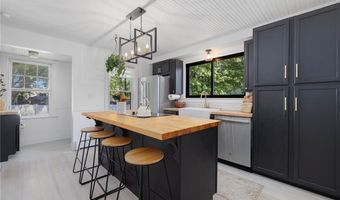 110 Spofford Ave, Warwick, RI 02888