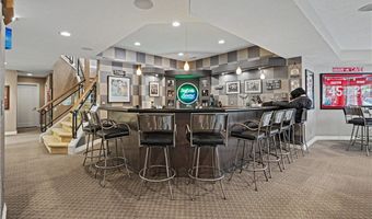 520 Bristol Dr, Aurora, OH 44202