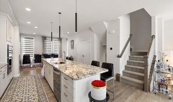 2824 Ridington Rd, Ann Arbor, MI 48105