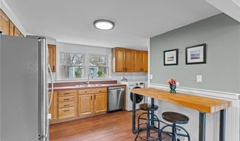4 Sherbrooke Rd, Barrington, RI 02806