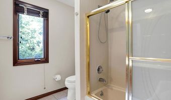 9015 Admirals Pointe Dr, Indianapolis, IN 46236