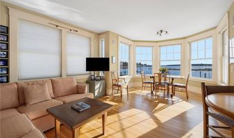 9 Hope St, Bristol, RI 02809