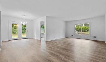 1811 Hobkirk Ct, Camden, SC 29020