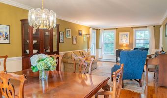 24 Surrey Ln, Falmouth, ME 04105