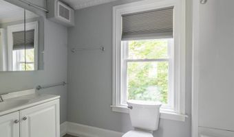 11 Kossuth St, Bangor, ME 04401