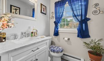 10 Linden Ct 10, Bloomfield, CT 06002