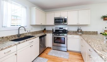 32 Greenwood Fields Dr, Asheville, NC 28804