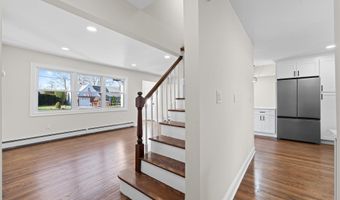 22 Guilette Pl, Amityville, NY 11701