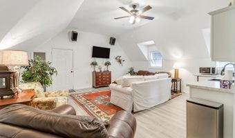 8 Dolphin Point Dr, Beaufort, SC 29907