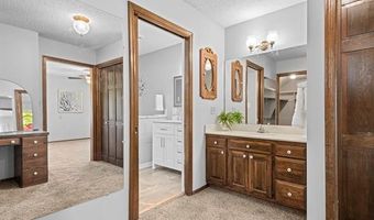 639 Oakridge Dr, Bartlesville, OK 74006