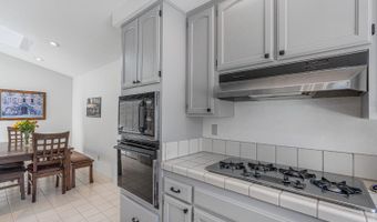 2016 Stonefield Ln, Santa Rosa, CA 95403