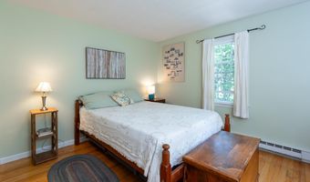 28 Woodland Dr, Amherst, NH 03031