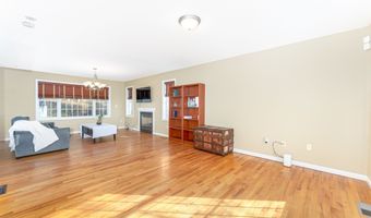 110 Oakwood Cir, Bristol, CT 06010