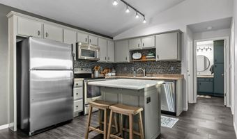 3333 N CASALOMA Dr 9, Appleton, WI 54913