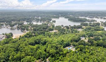255 PORTAGE LAKES Dr, Akron, OH 44319