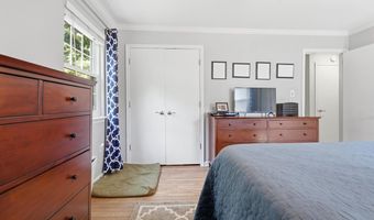 6812 LAMP POST Ln, Alexandria, VA 22306