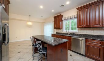 25 White Oak Ln, Aberdeen, NJ 07747