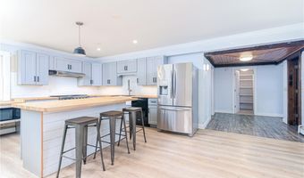 473 Klondike Rd, Charlestown, RI 02813