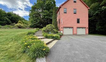 40 Lakewood Dr, Alton, NH 03810