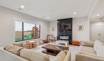 1404 NW Arbor Dr, Ankeny, IA 50023