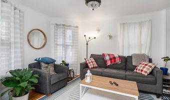 3 Prescott Pl, Newport, RI 02840