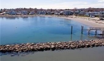 20 Roxbury Rd, Narragansett, RI 02882