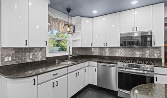 687 Hopping Rd, Belford, NJ 07718