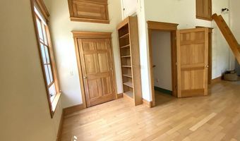 199 Main St, Belfast, ME 04915
