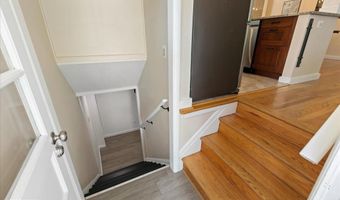 7408 CONVAIR Dr, Alexandria, VA 22306