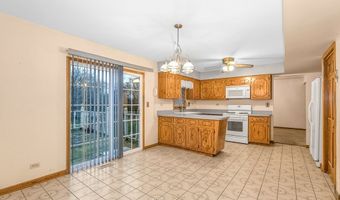 1560 W Squire Ln, Addison, IL 60101