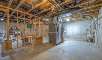 1303 N 158th Ct, Basehor, KS 66007