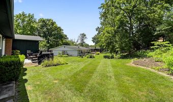 1009 Dutch Mill Dr, Ballwin, MO 63011