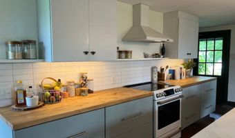 382 S Main St, Alburgh, VT 05440