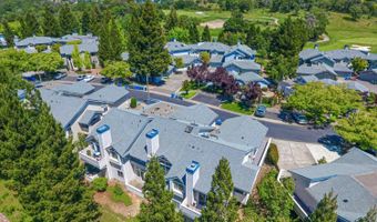 2016 Stonefield Ln, Santa Rosa, CA 95403