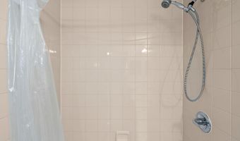 2001 15TH St N 813, Arlington, VA 22201