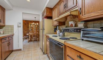 35 Dorchester Ln, Branford, CT 06405