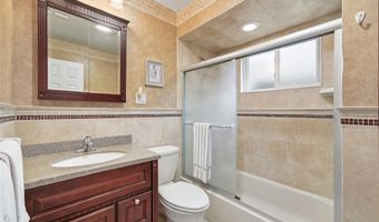 18 Gaylore Dr W, Amityville, NY 11701