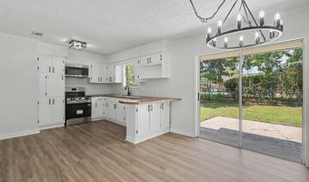 2074 Trailwood Dr, Biloxi, MS 39532