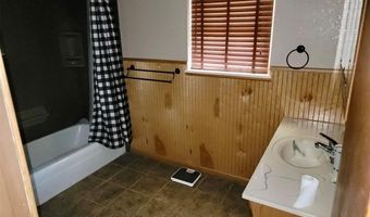 1216 C St, Arapaho, OK 73620