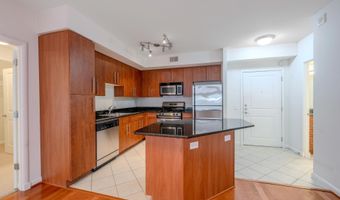 1021 N GARFIELD St 318, Arlington, VA 22201