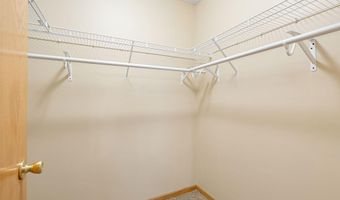 2100 Burr Oak Dr Ln B, Austin, MN 55912